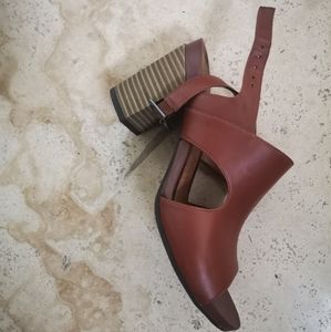 Clarks cognac stacked heel mule